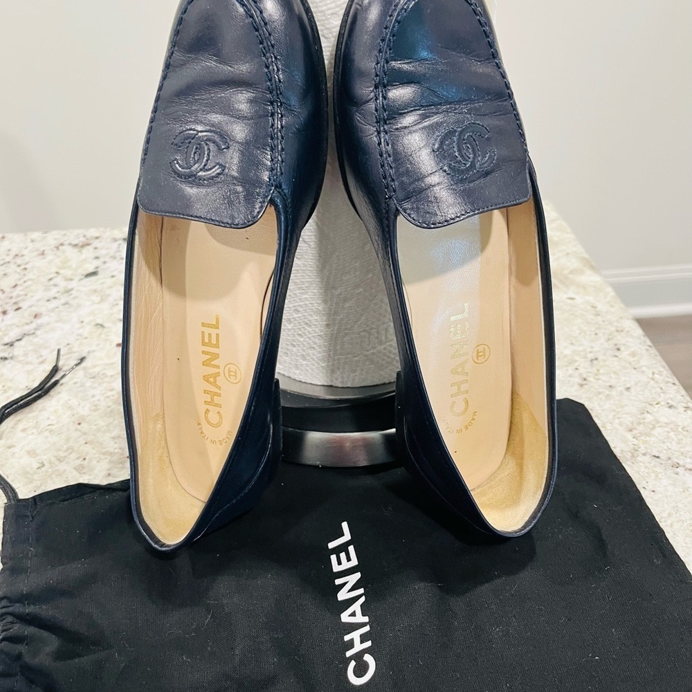 EUC Vintage Authentic Chanel leather  6.5 size Shoes with Dust bags